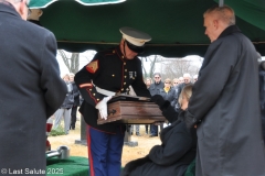 Last-Salute-military-funeral-guard-102