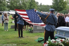 Last-Salute-military-funeral-guard-79