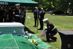 Last-Salute-military-funeral-guard-124