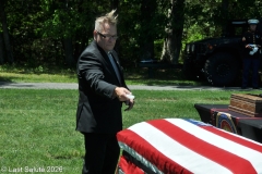 Last-Salute-military-funeral-guard-24