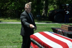 Last-Salute-military-funeral-guard-27