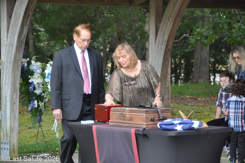 Last-Salute-military-funeral-guard-138