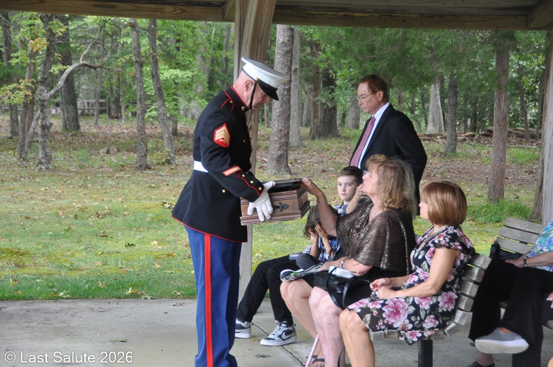 Last-Salute-military-funeral-guard-42