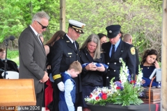 Last-Salute-military-funeral-guard-238