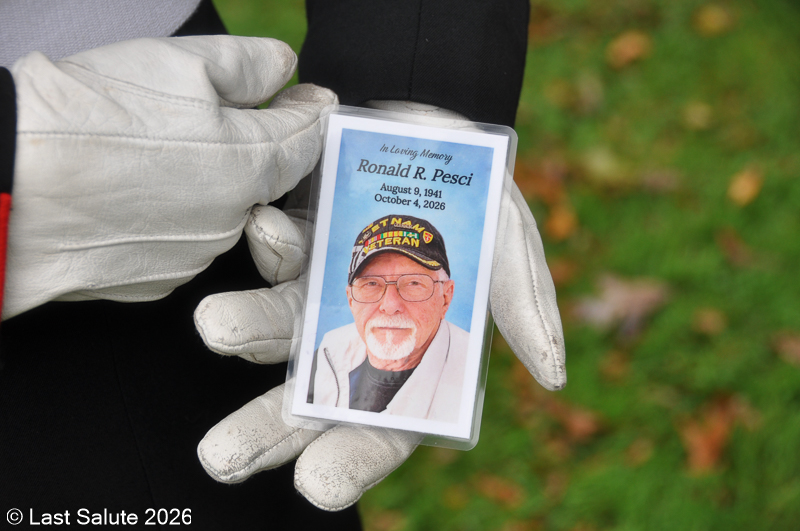 Last-Salute-military-funeral-guard-