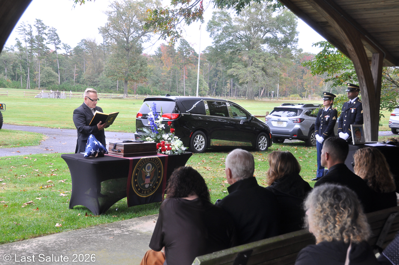 Last-Salute-military-funeral-guard-10