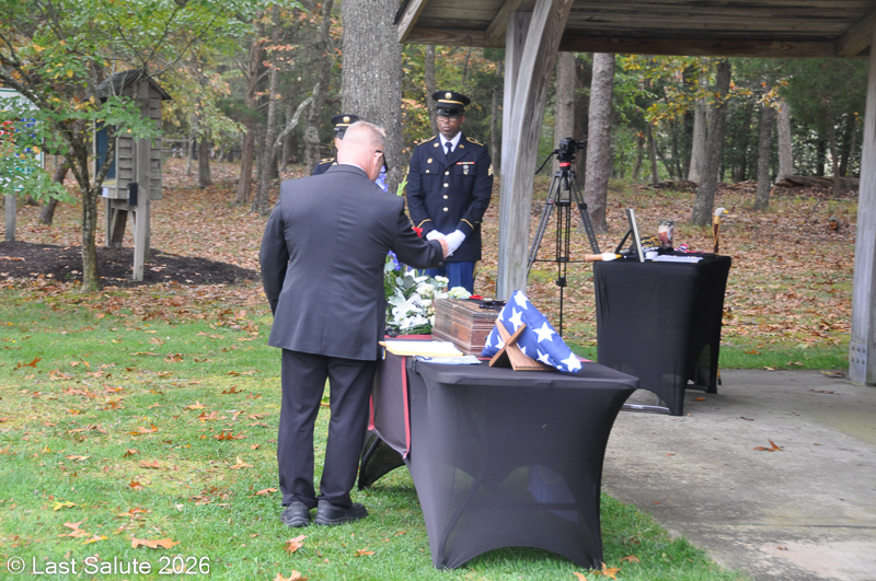 Last-Salute-military-funeral-guard-12