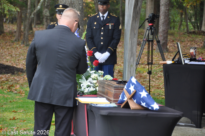 Last-Salute-military-funeral-guard-15