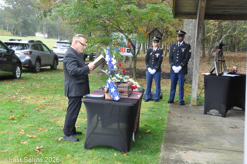 Last-Salute-military-funeral-guard-16