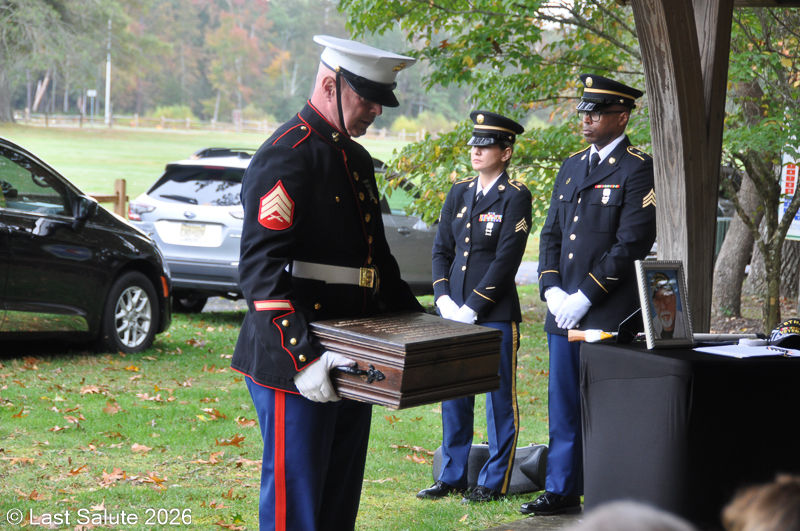 Last-Salute-military-funeral-guard-33