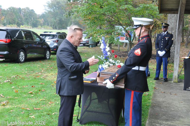 Last-Salute-military-funeral-guard-43