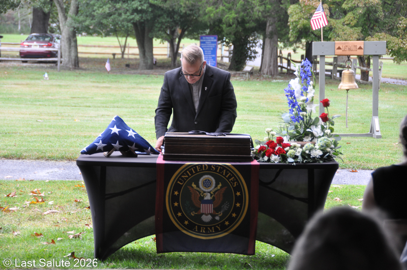 Last-Salute-military-funeral-guard-6
