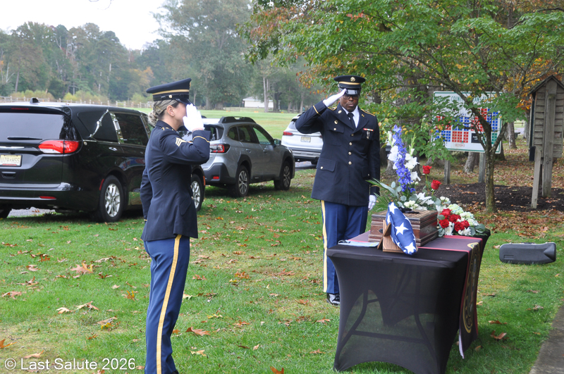 Last-Salute-military-funeral-guard-71