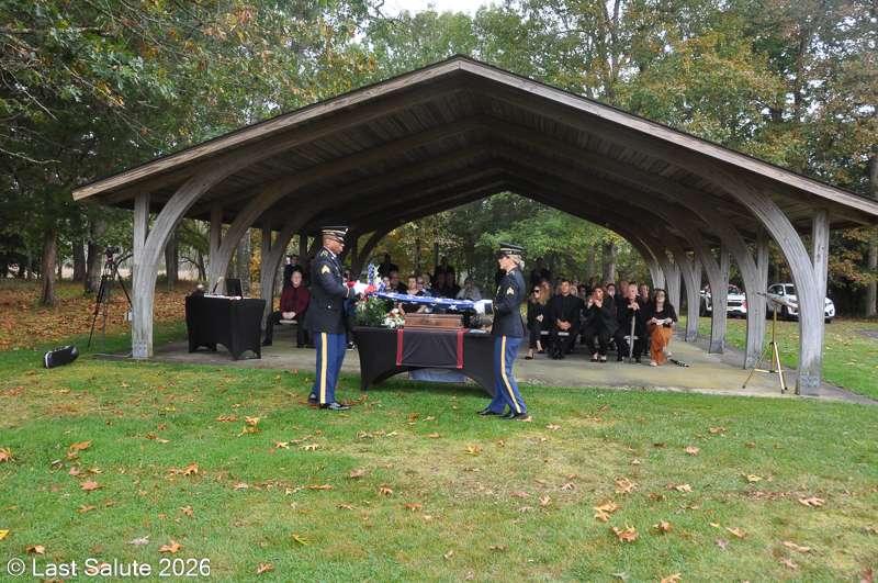 Last-Salute-military-funeral-guard-78