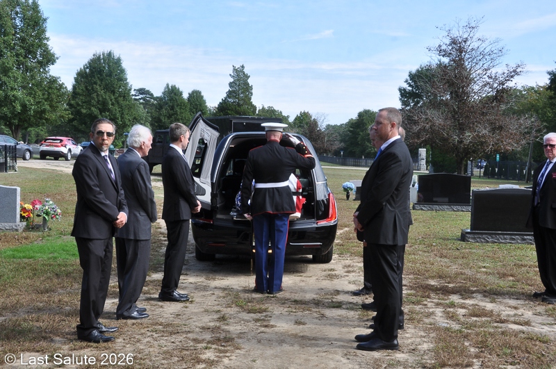 Last-Salute-military-funeral-guard-10