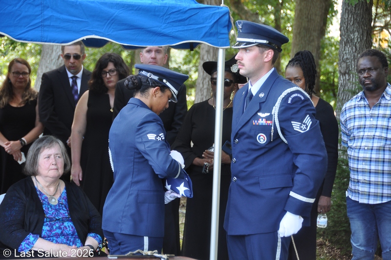 Last-Salute-military-funeral-guard-100