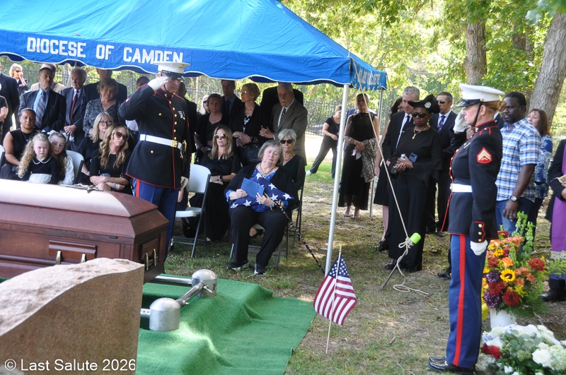 Last-Salute-military-funeral-guard-117