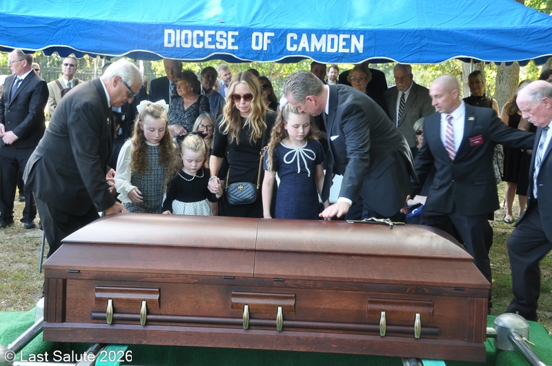 Last-Salute-military-funeral-guard-125