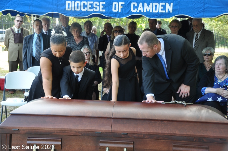 Last-Salute-military-funeral-guard-130