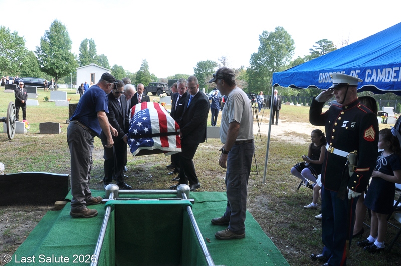 Last-Salute-military-funeral-guard-17