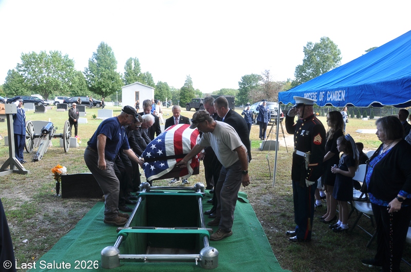 Last-Salute-military-funeral-guard-18