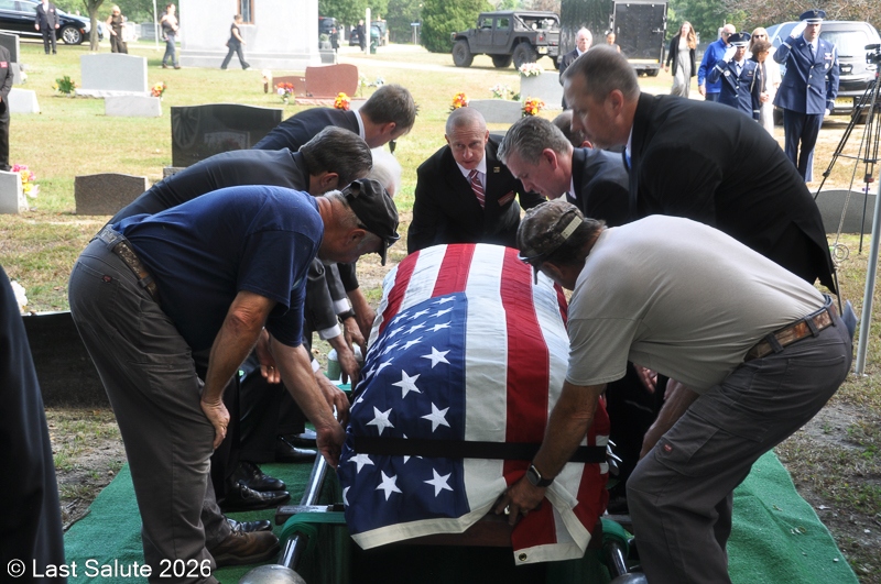 Last-Salute-military-funeral-guard-20