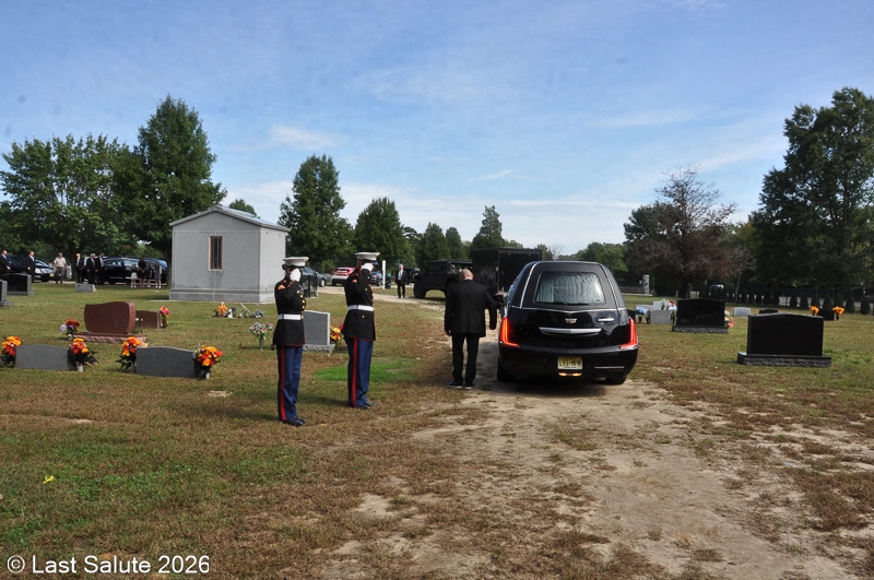 Last-Salute-military-funeral-guard-3