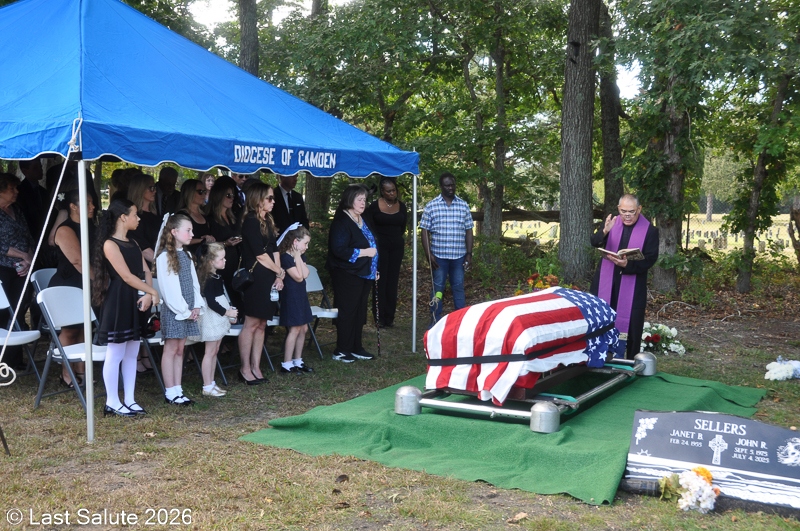 Last-Salute-military-funeral-guard-42