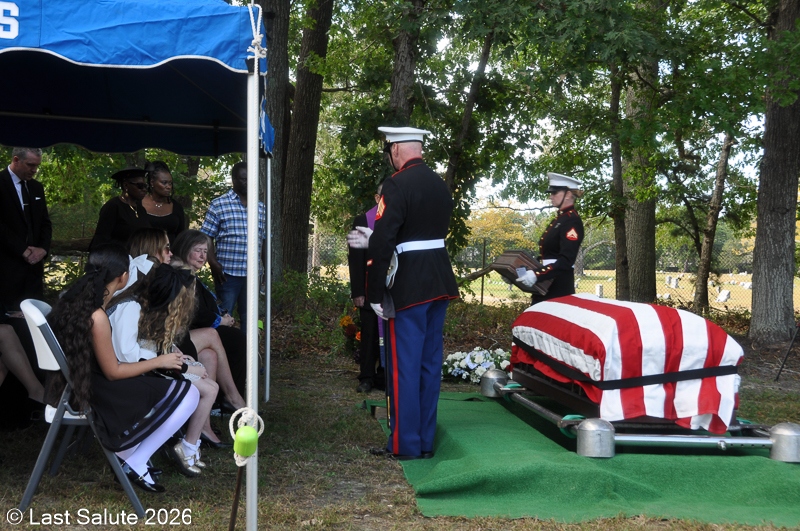 Last-Salute-military-funeral-guard-45