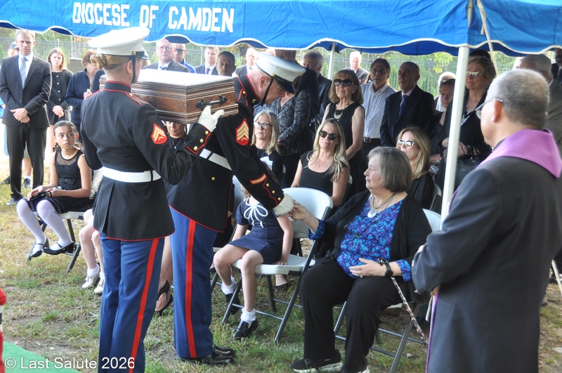 Last-Salute-military-funeral-guard-48