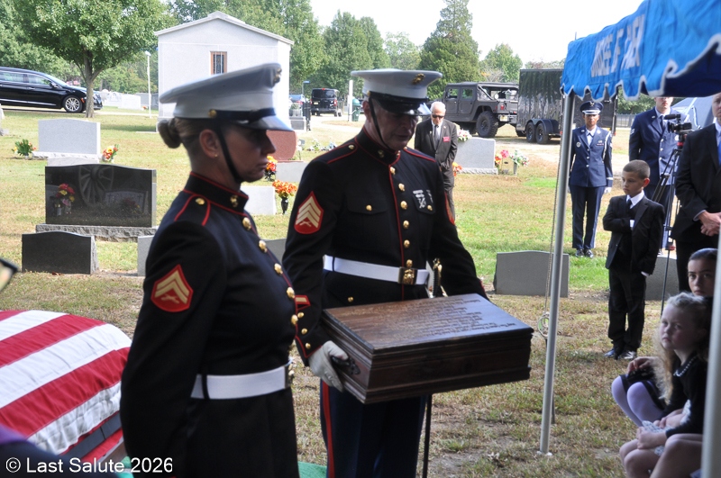 Last-Salute-military-funeral-guard-50