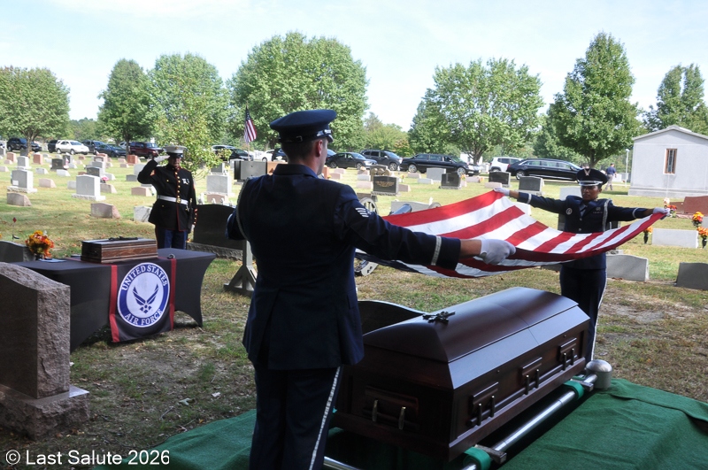 Last-Salute-military-funeral-guard-78