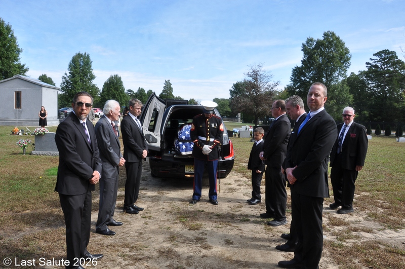 Last-Salute-military-funeral-guard-8