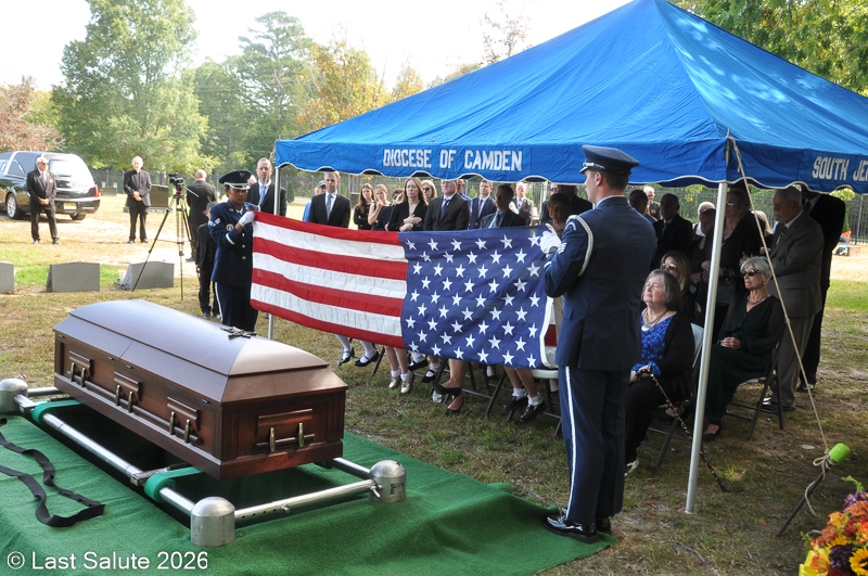 Last-Salute-military-funeral-guard-82