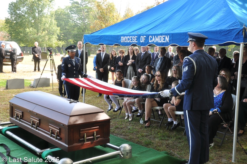 Last-Salute-military-funeral-guard-83