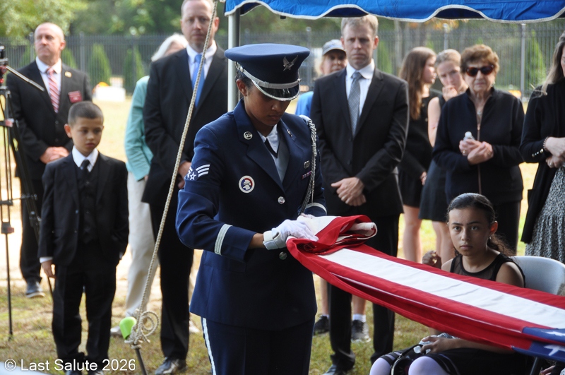 Last-Salute-military-funeral-guard-88