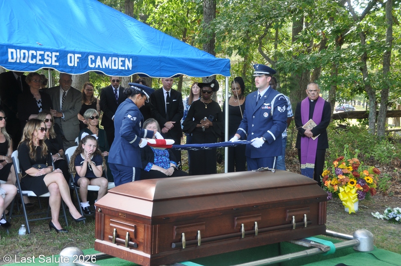 Last-Salute-military-funeral-guard-90