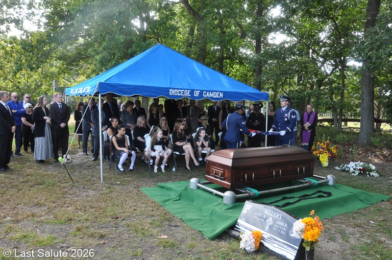 Last-Salute-military-funeral-guard-92
