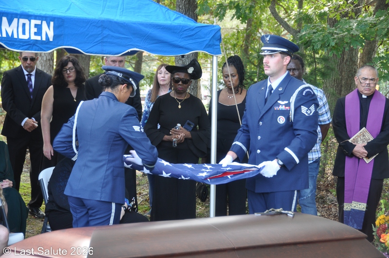 Last-Salute-military-funeral-guard-93