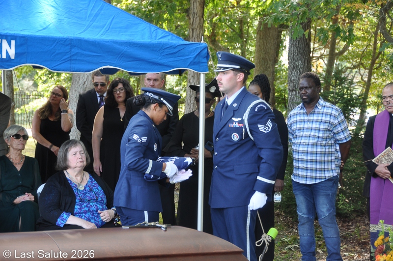 Last-Salute-military-funeral-guard-98