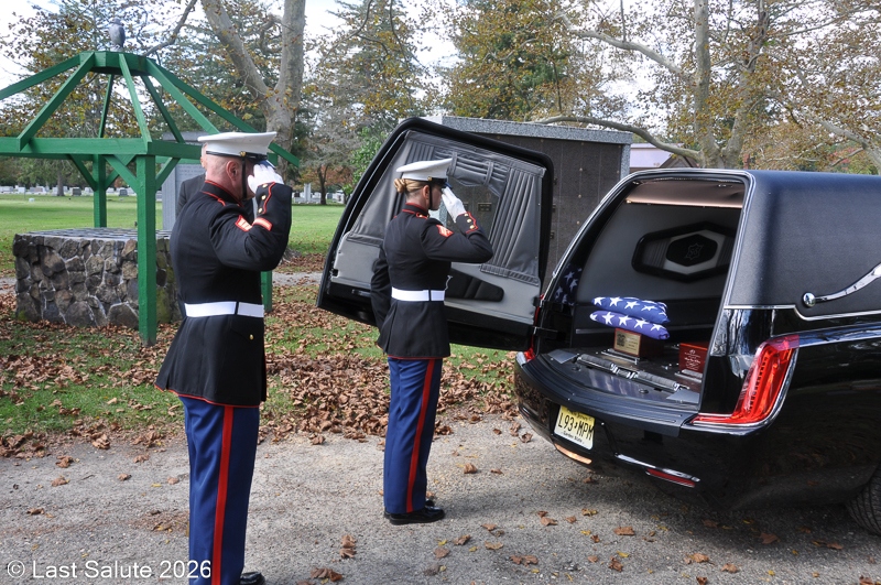 Last-Salute-military-funeral-guard-11