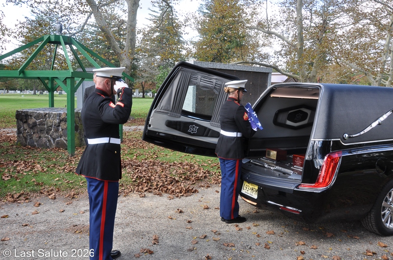 Last-Salute-military-funeral-guard-13