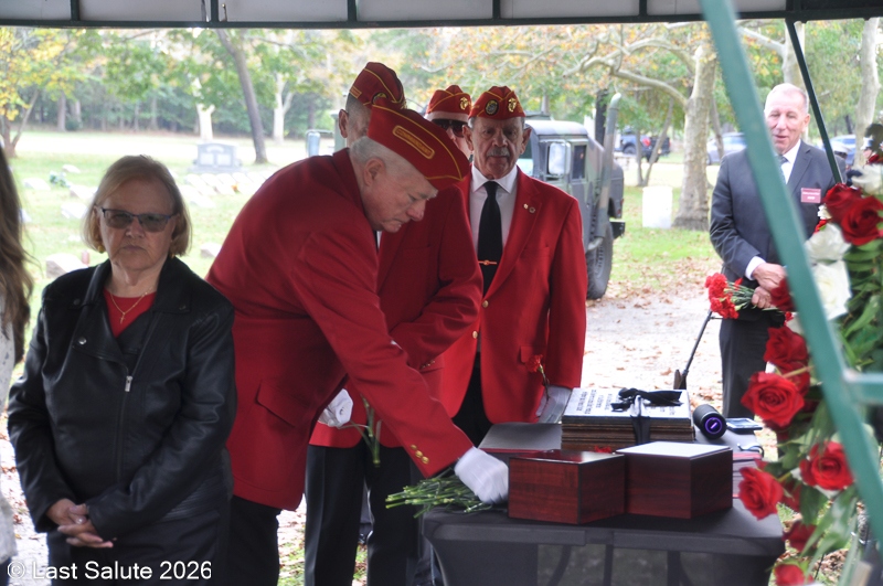 Last-Salute-military-funeral-guard-175