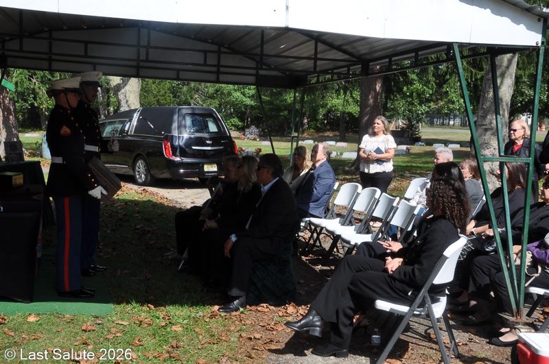 Last-Salute-military-funeral-guard-40